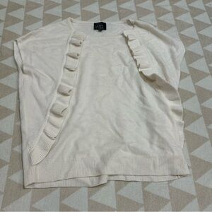 Leo and Sage ivory sleeveless ruffle front cashmere top